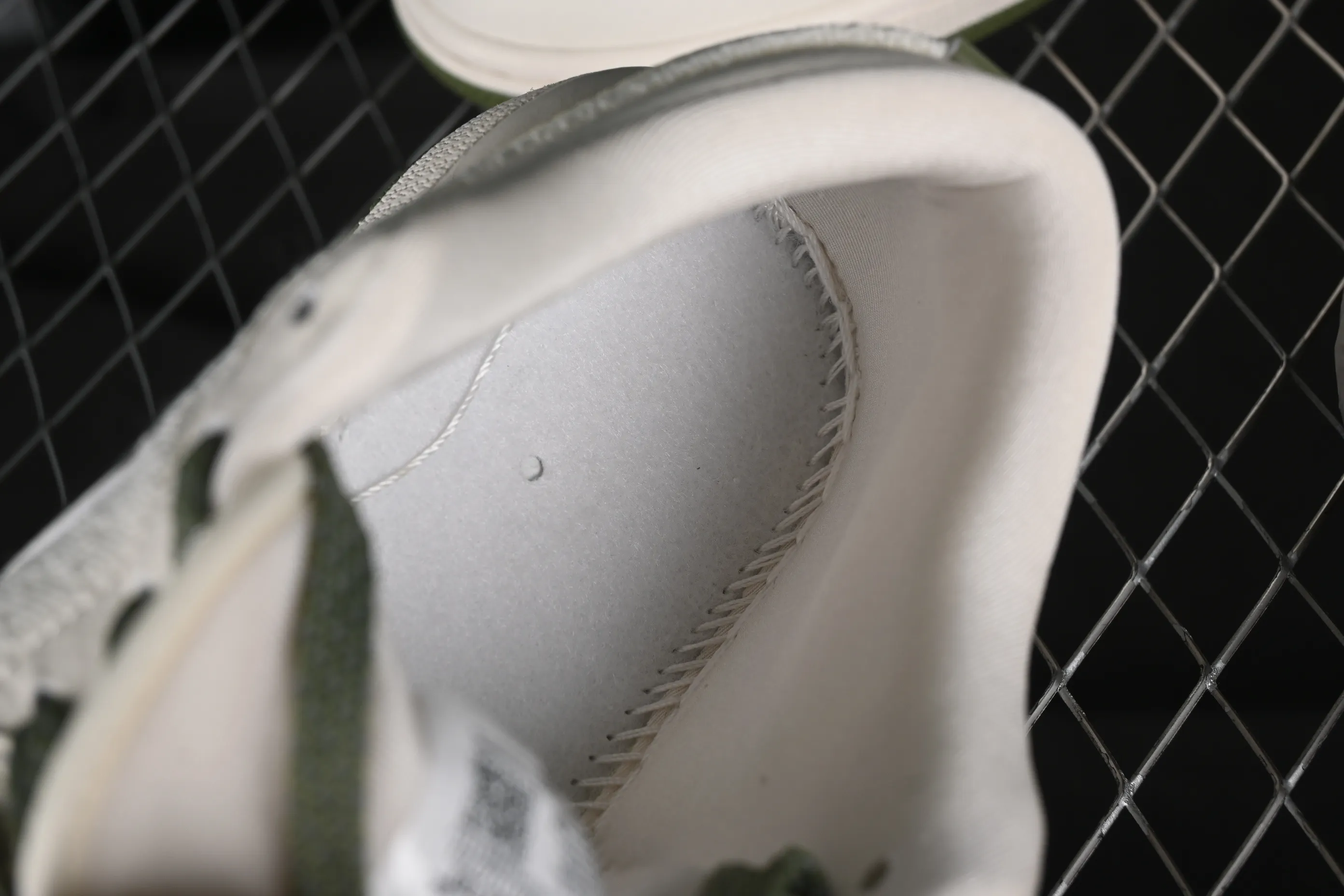 All categories Air Jordan Jordan series basketball shoes Air Jordan 1 Low High-end customized low-top sneakers Air Jordan 1 Low AJ1 Joe 1 Gucci joint-beige knitted High-end customized low-top retro basketball shoes DM5688-103